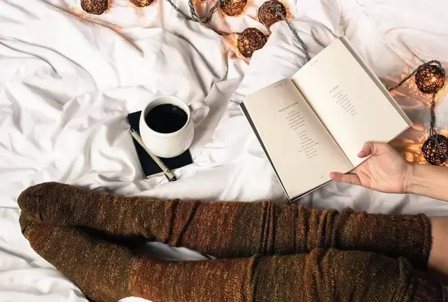 Lorsque vous vous reposez, gardez vos jambes au-dessus du niveau du cœur.